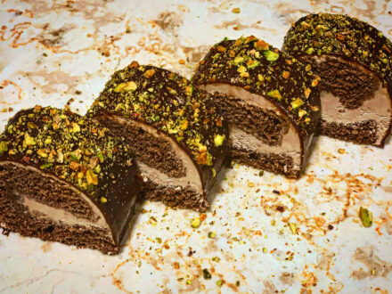 Chocolate pistachios Mini Swiss Rolls $38.99 kg  (#672)